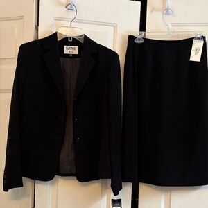 New vintage size 4 black Kasper ASL women's suit with blazer jacket and skirt